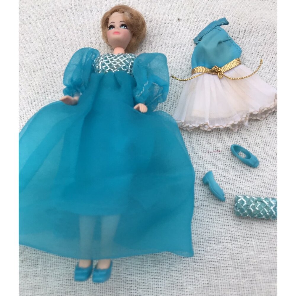 Vtg 70s Mod TOPPER DAWN Fashion DOLL W PARTY PUFFERY Blue Clothes Lot Retro Set